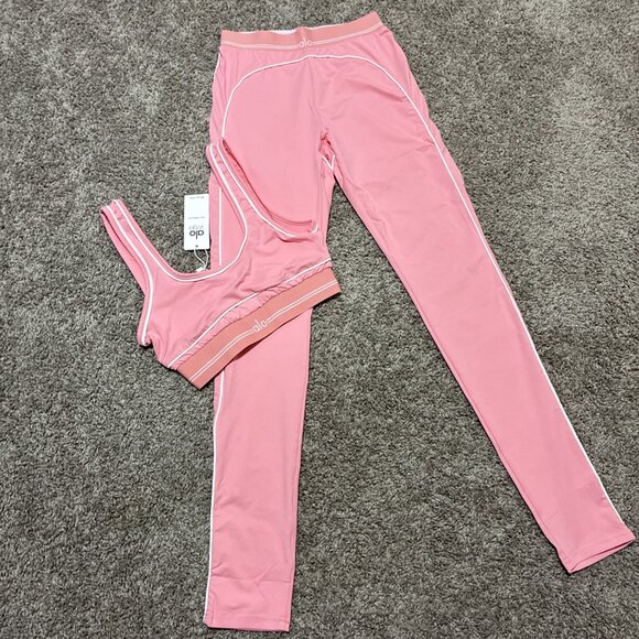 Alo Yoga Set Black Leggings and Sports Bra Color Pink - Picture 2 of 5